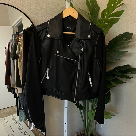 Forever 21 Jackets & Blazers - 🖤 Forever 21 Plus Faux Leather Moto Jacket | Size 0X